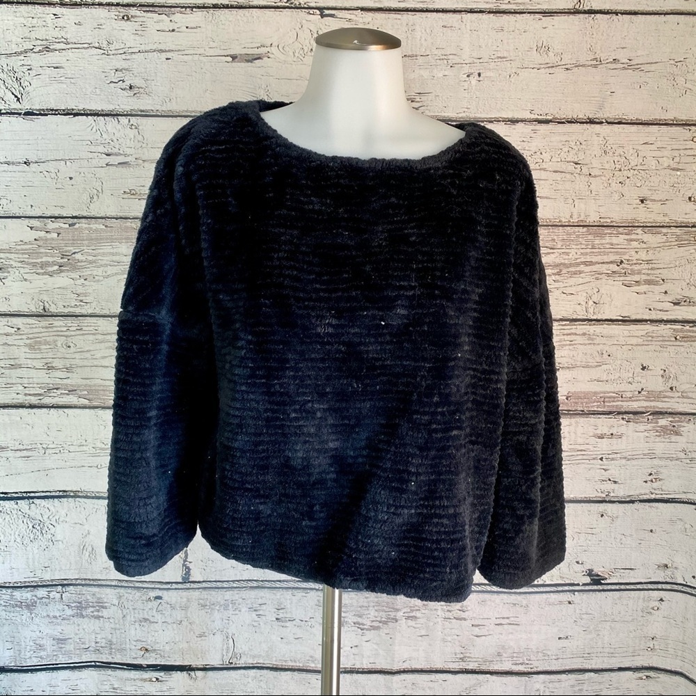 C.Wonder blue sweater